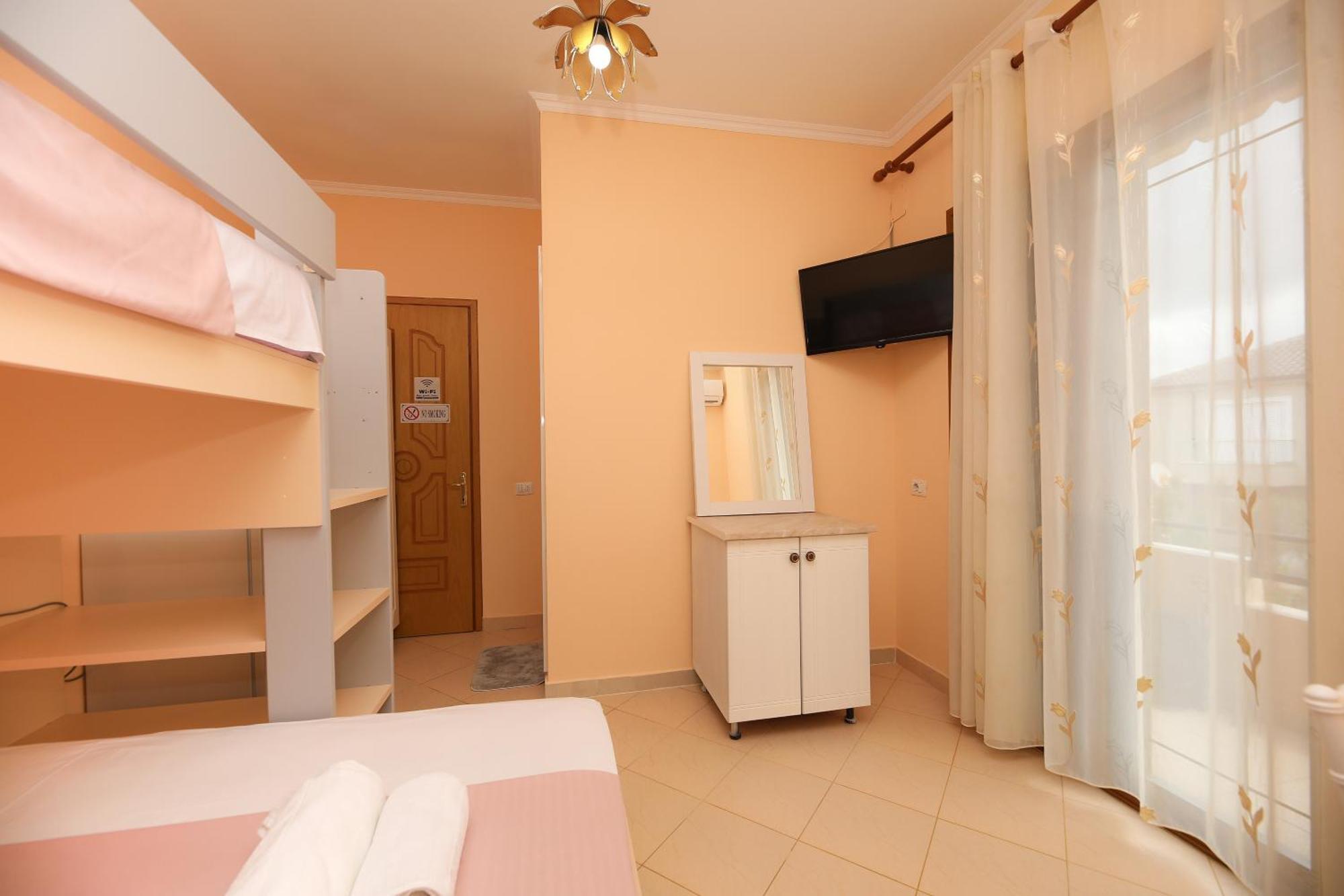 Vila Feliz - Premium Rooms With Free Private Parking Vlorë 객실 사진